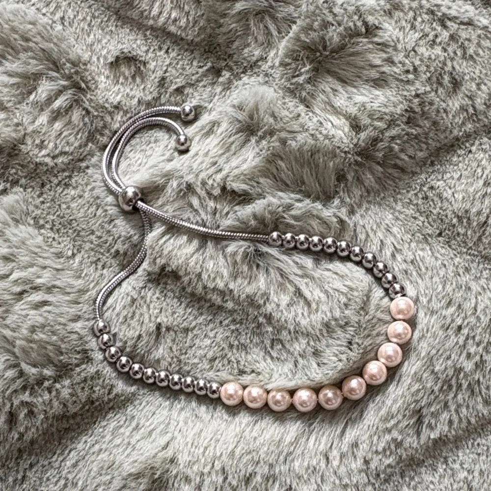 Elegant Silver and Pink Pearl Bracelet - Picture 1 of 3